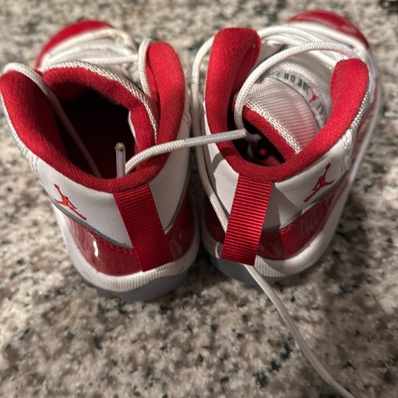 Jordan 11 Cherry - Picture 2 of 2